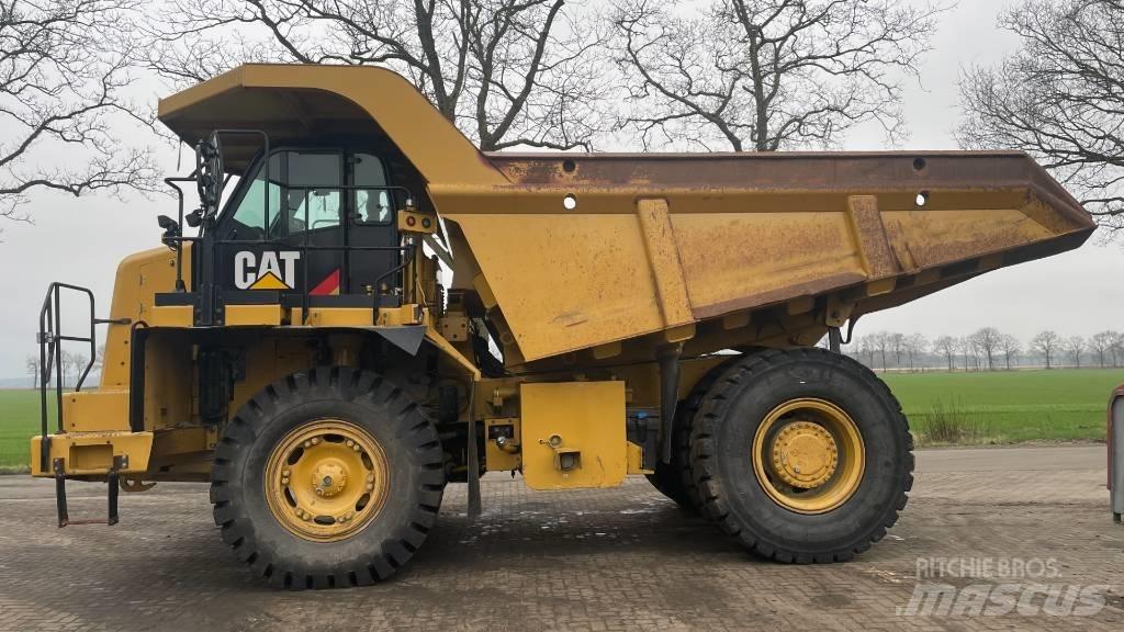 CAT 770 Шарнирно-сочленённые самосвалы