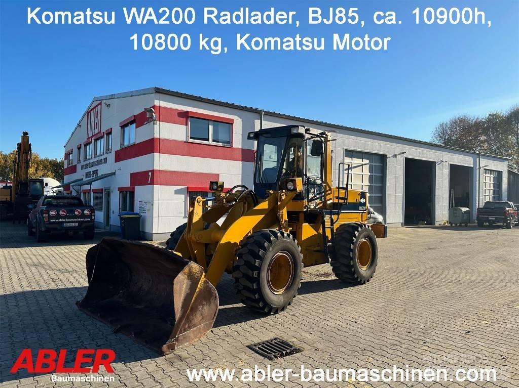 Komatsu WA200 Фронтальные погрузчики