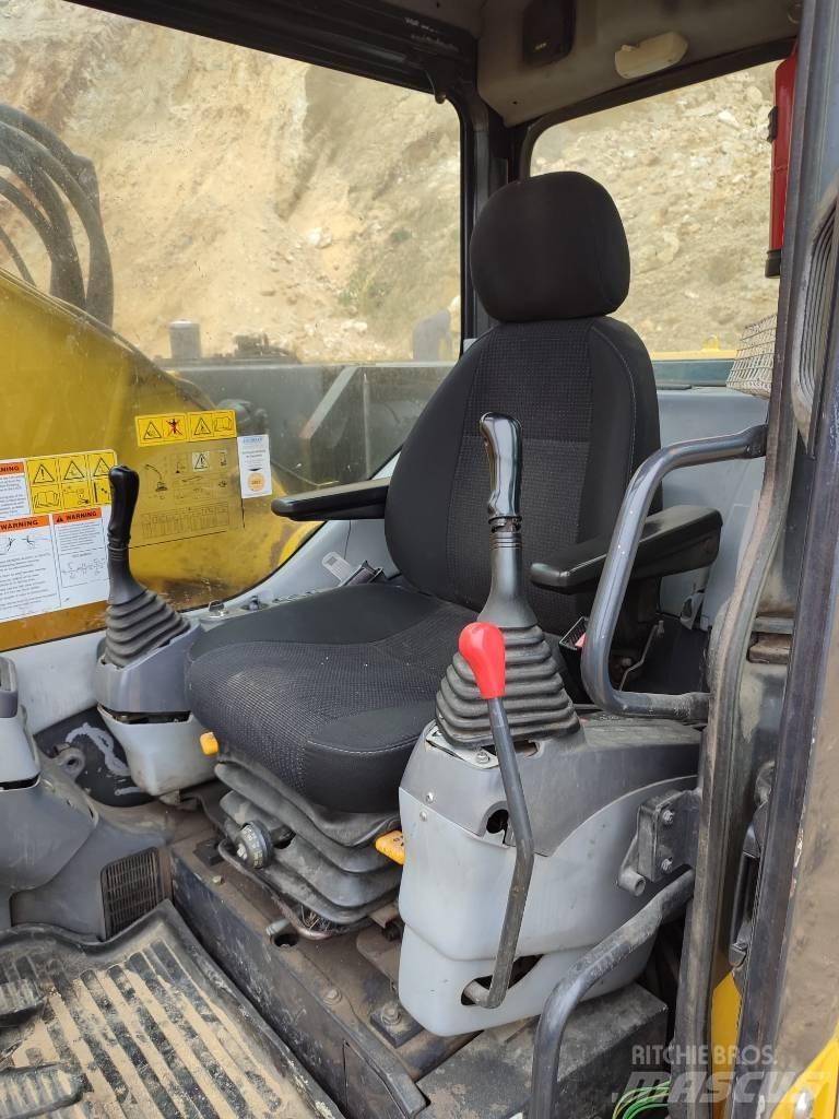 Komatsu PC 228 LC-3 Гусеничные экскаваторы