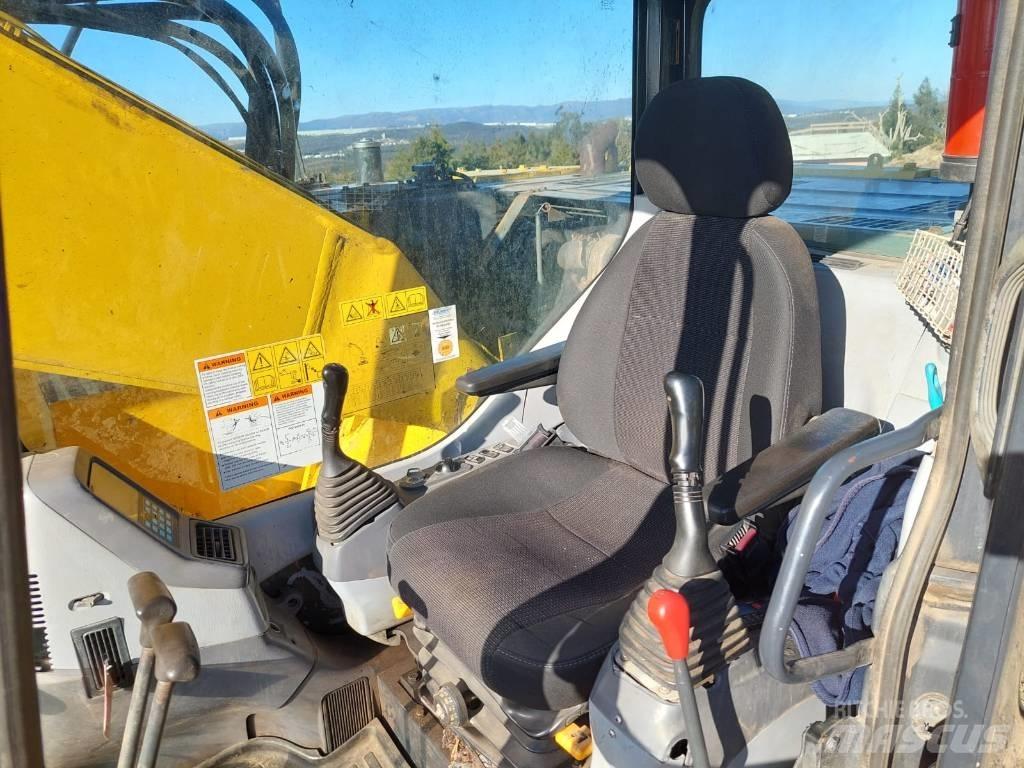 Komatsu PC 228 LC-3 Гусеничные экскаваторы