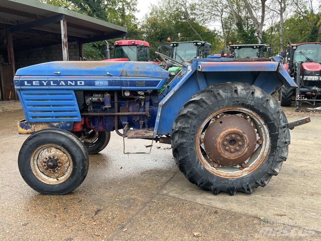 Leyland 253 Трактора