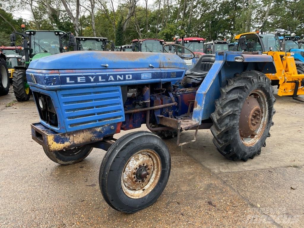 Leyland 253 Трактора