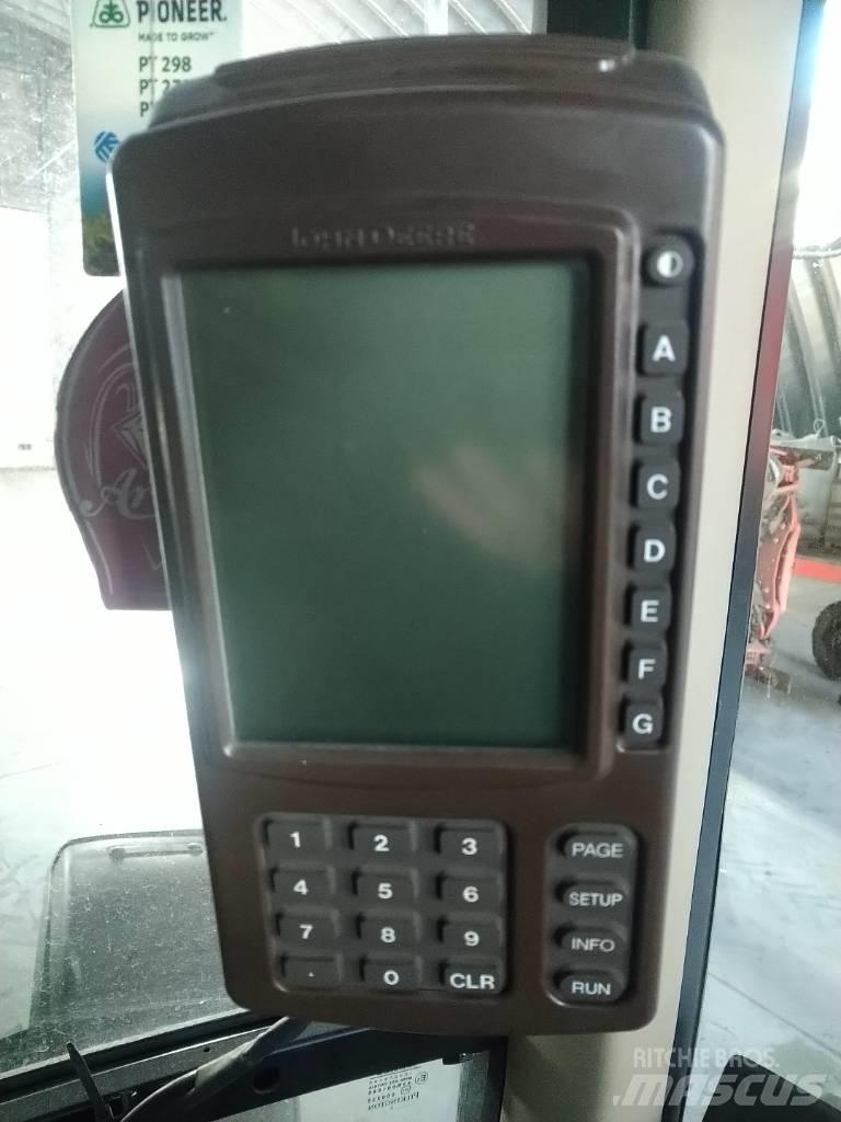 John Deere 732 Прицепные опрыскиватели