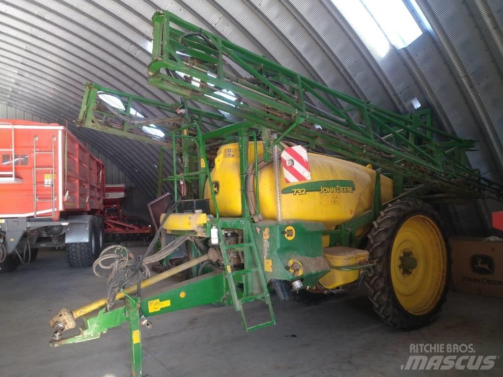 John Deere 732 Прицепные опрыскиватели