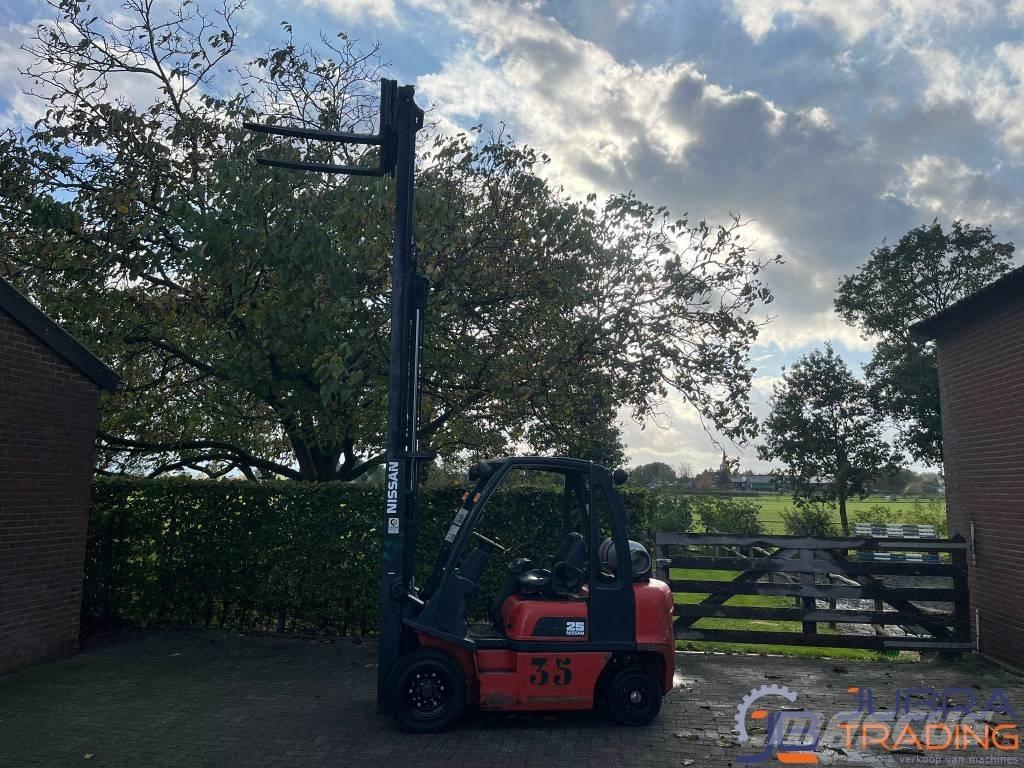 Nissan UD02A25PQ Газовые погрузчики