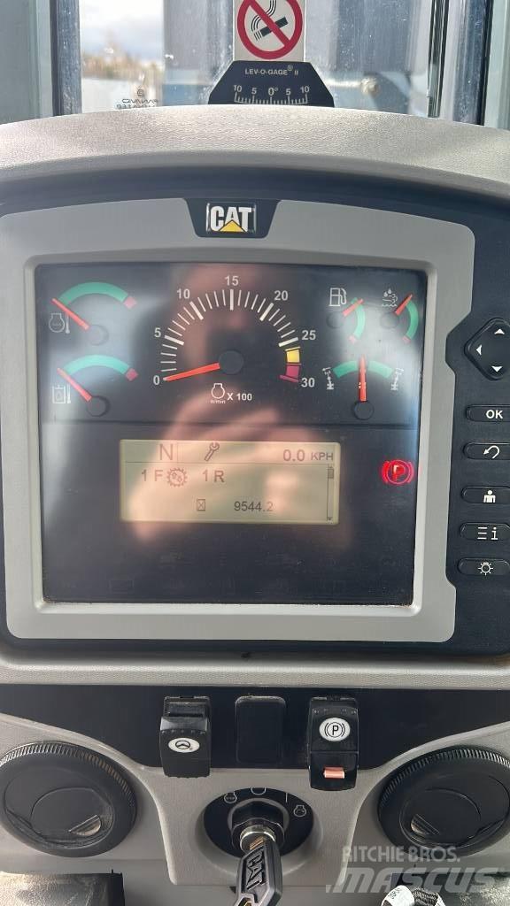 CAT 140 M Грейдеры
