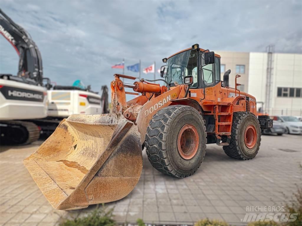 Doosan DL 300 Фронтальные погрузчики