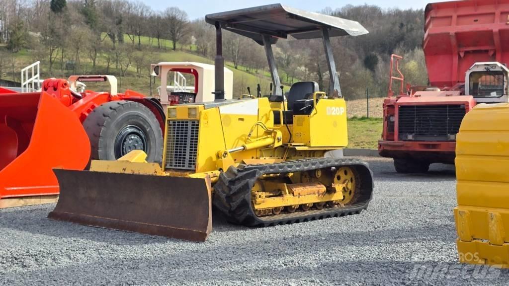 Komatsu D20P-7 Гусеничные бульдозеры