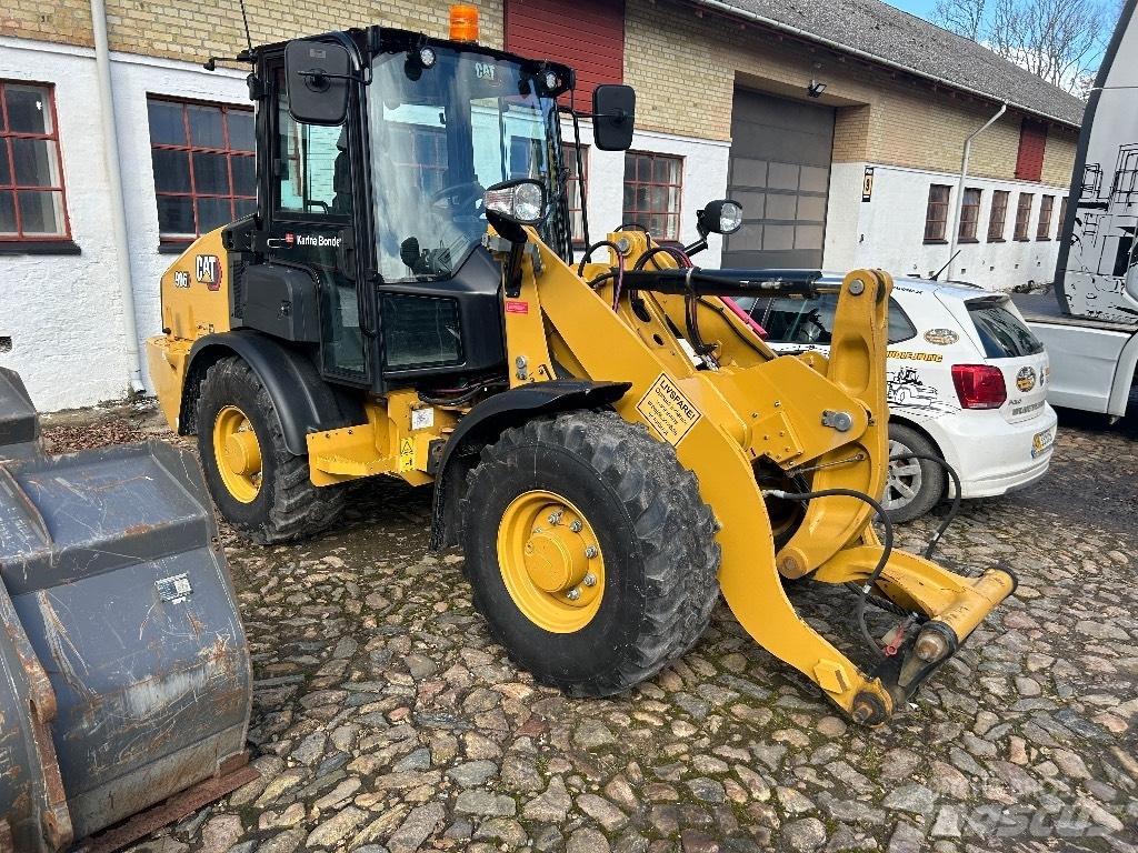 CAT 906 Фронтальные погрузчики