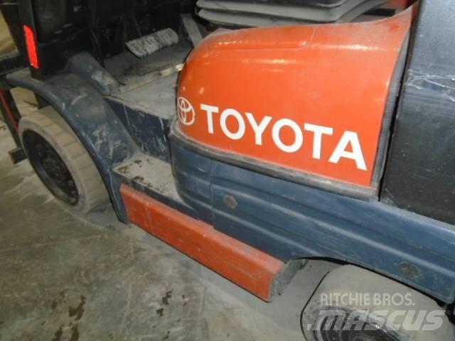 Toyota 52-6 FG U 30 Внедорожные погрузчики