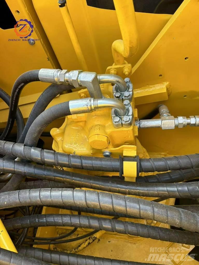 Komatsu PC 220-8/ Гусеничные экскаваторы