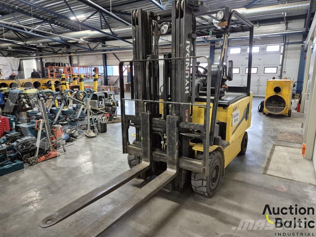 Hyundai 30B-9 Электропогрузчики