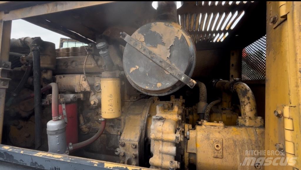 CAT 215 Гусеничные экскаваторы