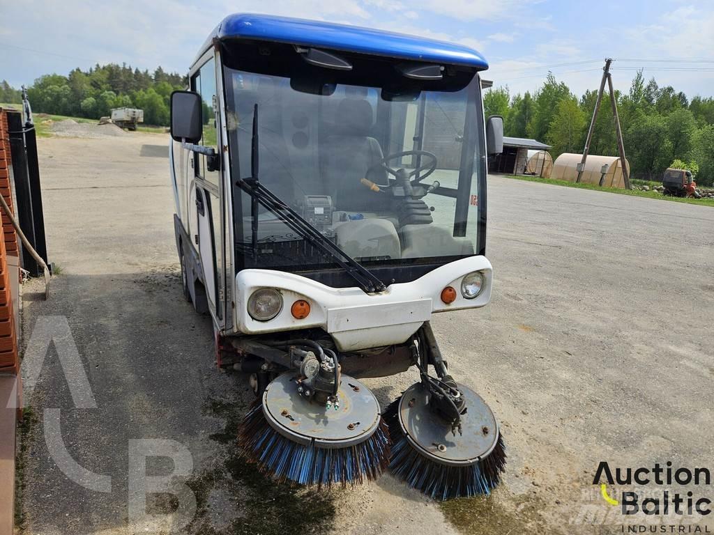Johnston 142A 101T Вакуумные уборочные машины
