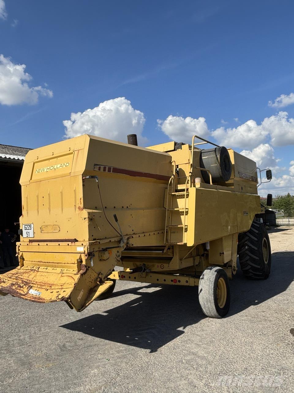 New Holland TX 32 Зерноуборочные комбайны