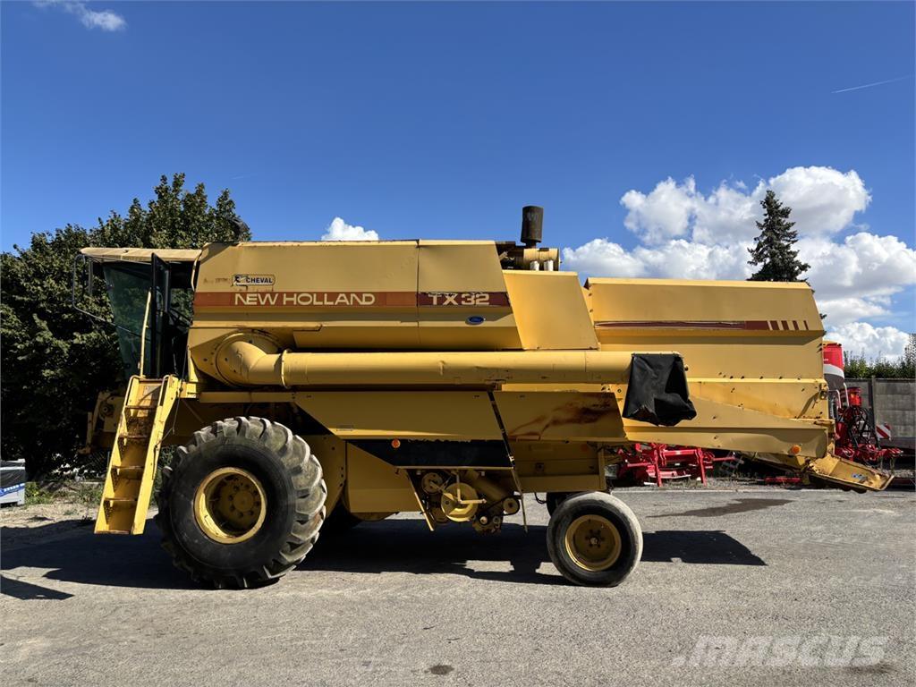 New Holland TX 32 Зерноуборочные комбайны