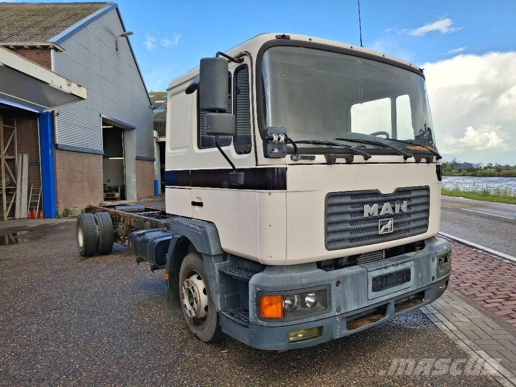 MAN 14.220 Шасси с кабиной