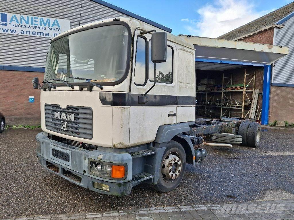 MAN 14.220 Шасси с кабиной