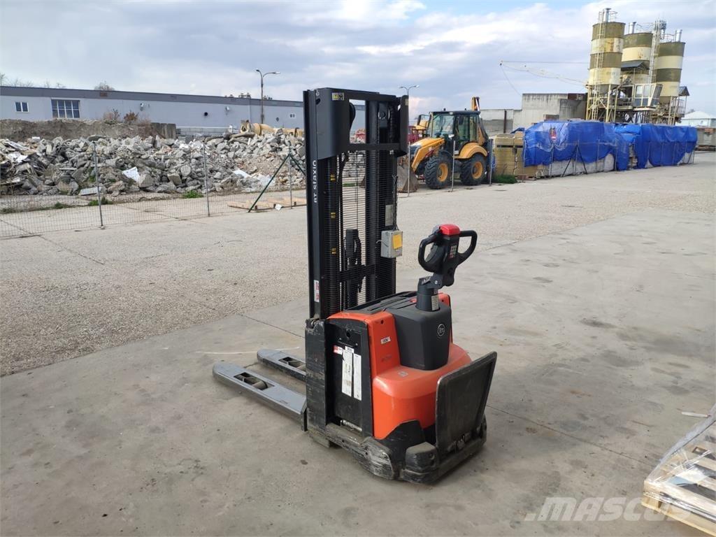 BT SWE120 Самоходные электроштабелёры