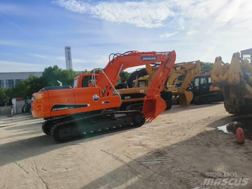 Doosan DX 225 Гусеничные экскаваторы