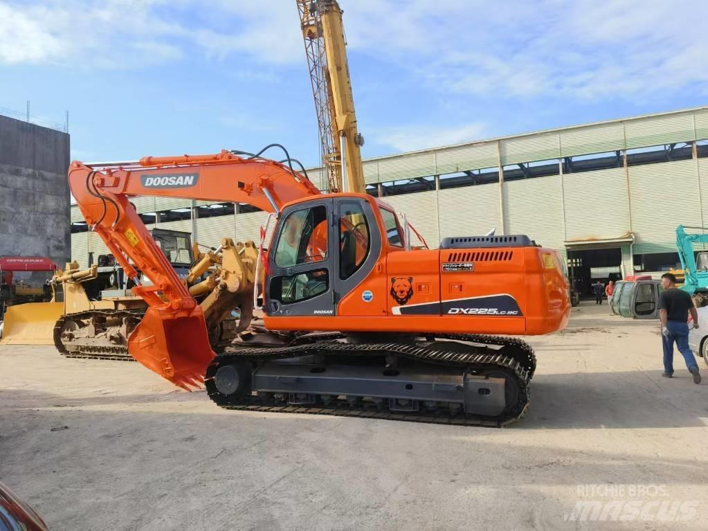 Doosan DX 225 Гусеничные экскаваторы