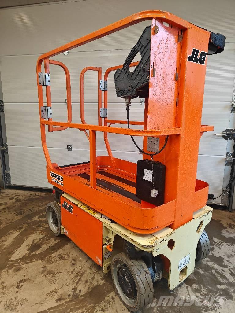 JLG 1230 ES Вертикальные мачтовые подъемники