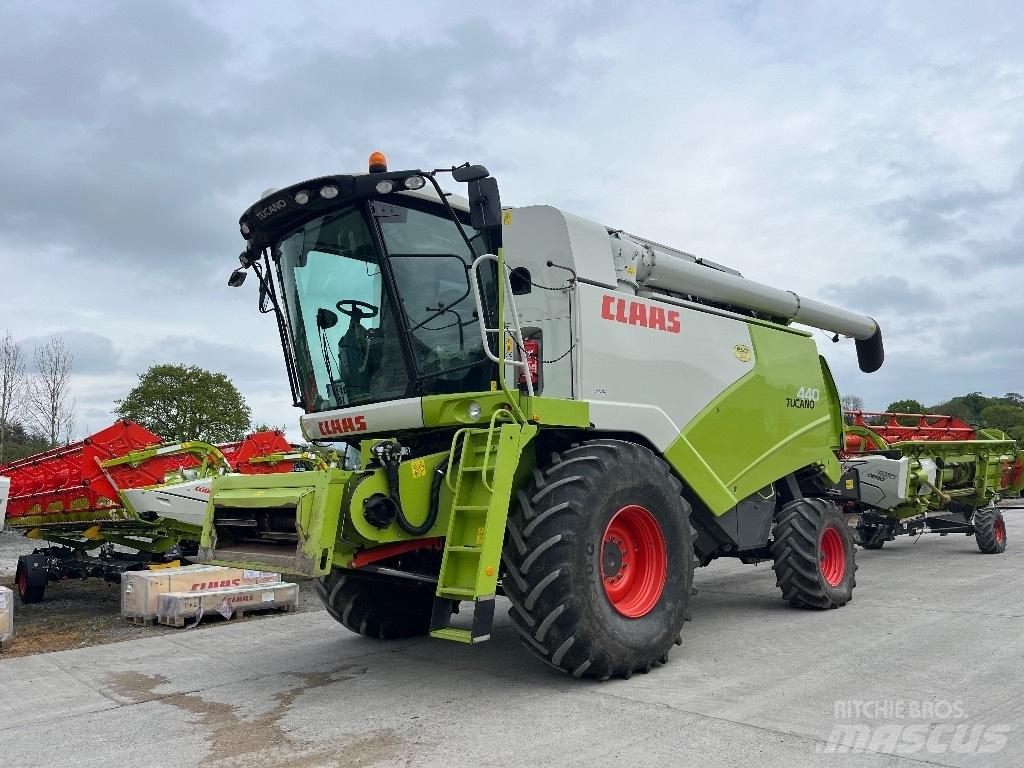 CLAAS Tucano 440 Зерноуборочные комбайны