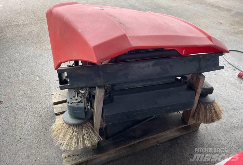 Hako Hakomatic 1100 Вакуумные уборочные машины