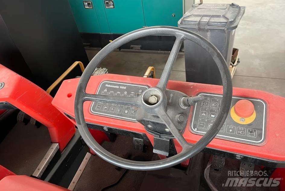 Hako Hakomatic 1100 Вакуумные уборочные машины