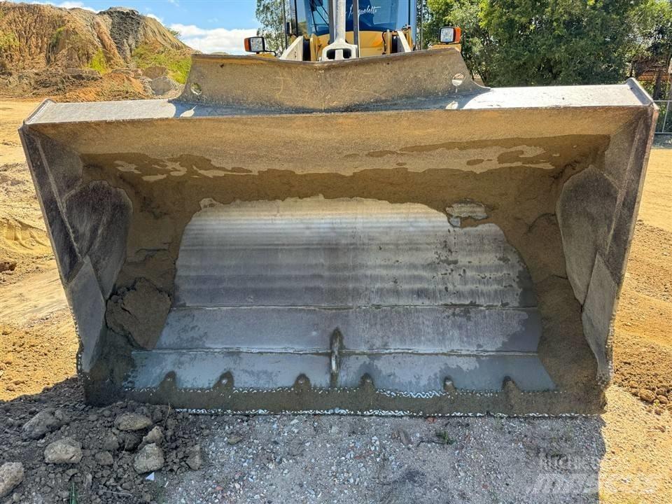 Volvo L 90 F Фронтальные погрузчики