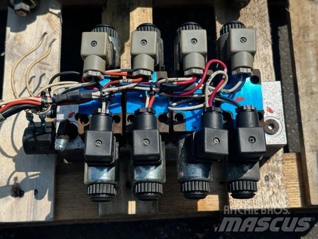 SkyJack SJ 8831 Ножничные подъемники