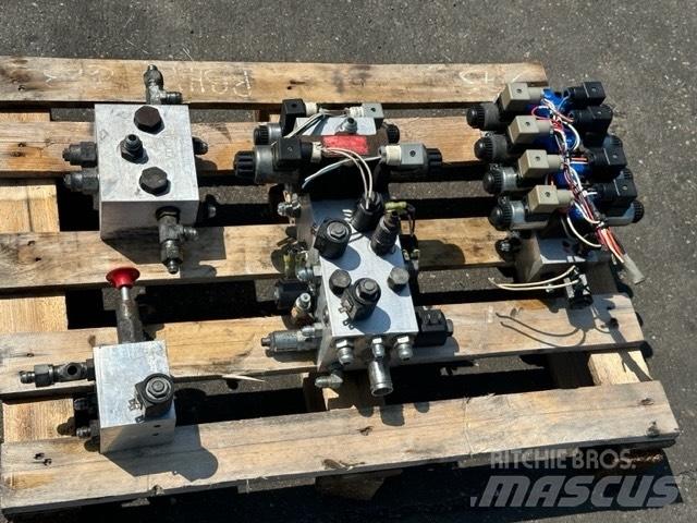 SkyJack SJ 8831 Ножничные подъемники