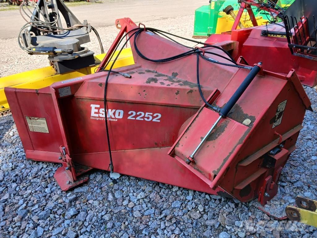 Esko 2252 Снегоуборщики