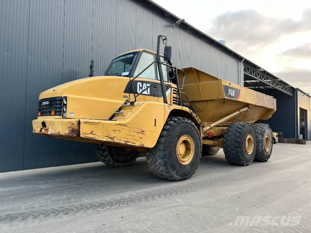 CAT 740 Шарнирно-сочленённые самосвалы