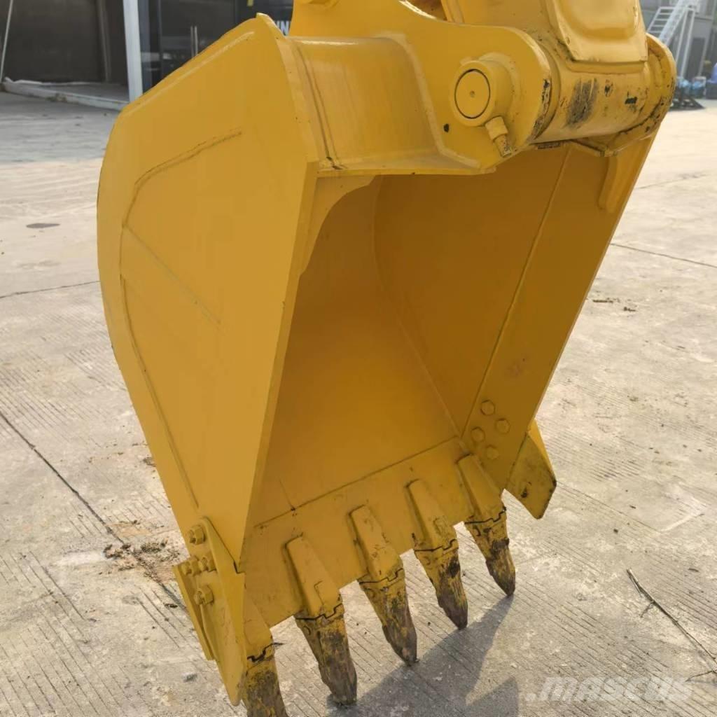 Komatsu PC 130-7 Гусеничные экскаваторы