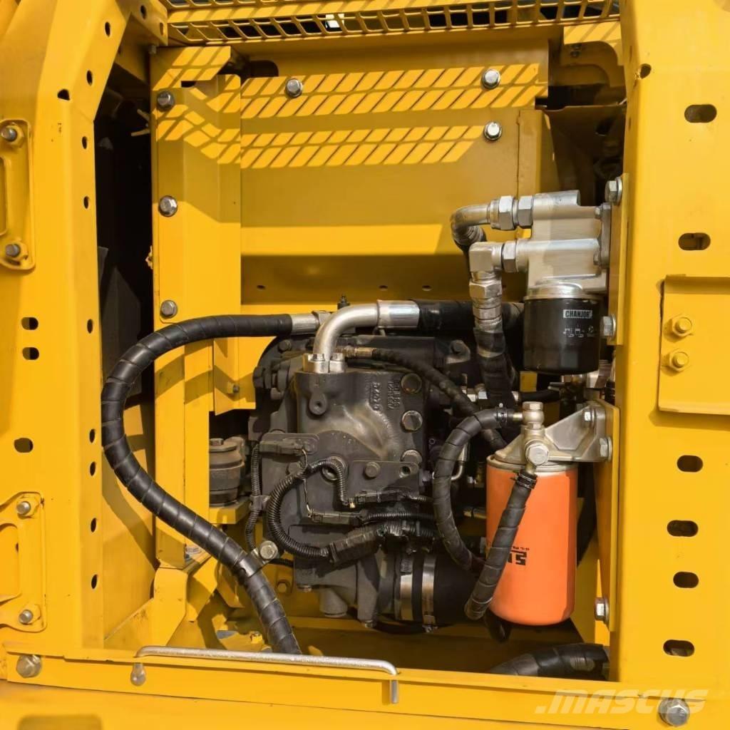 Komatsu PC 130-7 Гусеничные экскаваторы