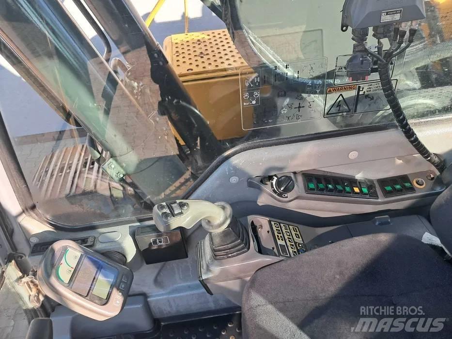 Volvo EC 240 B LC Гусеничные экскаваторы