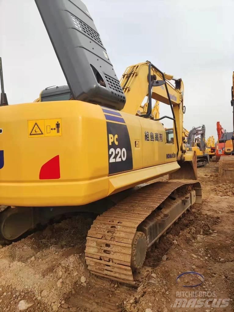 Komatsu PC220 Гусеничные экскаваторы