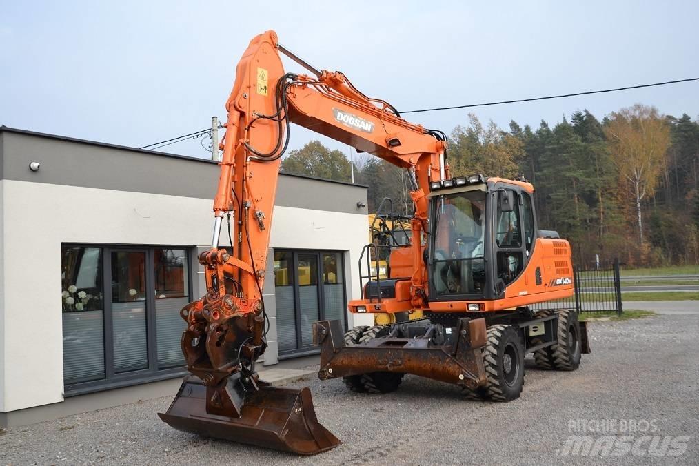 Doosan DX 140 W Колёсные экскаваторы