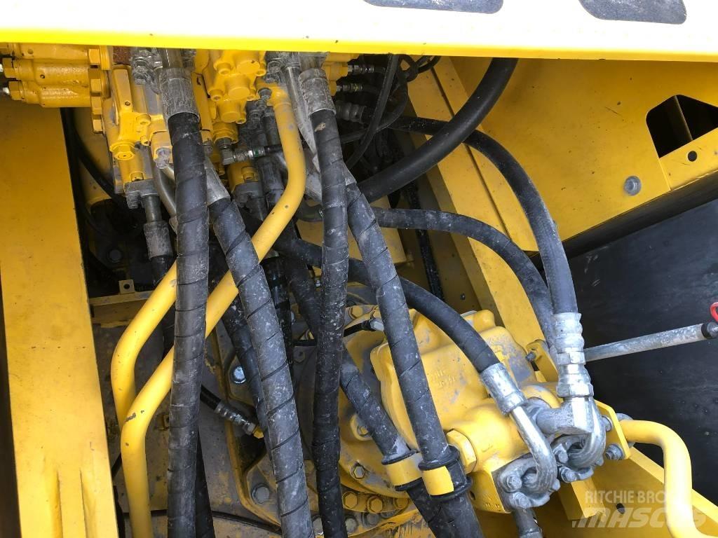 Komatsu 240-8 Гусеничные экскаваторы