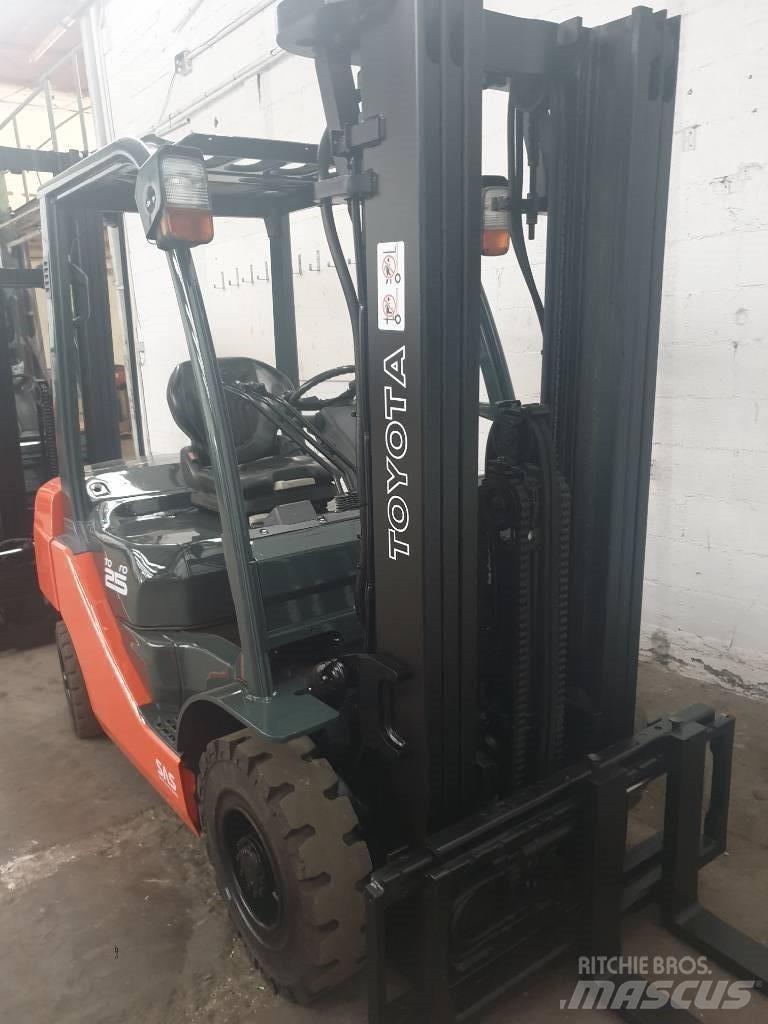 Toyota 52-8 FD 25 Дизельные погрузчики