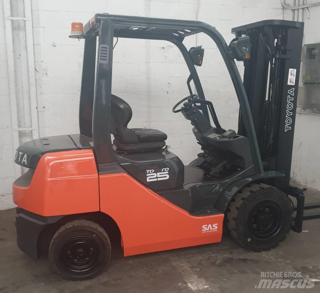 Toyota 52-8 FD 25 Дизельные погрузчики