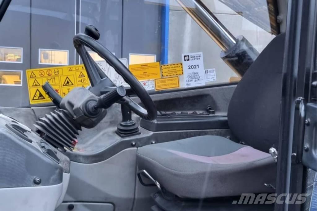 CAT TH 414 Телескопические погрузчики