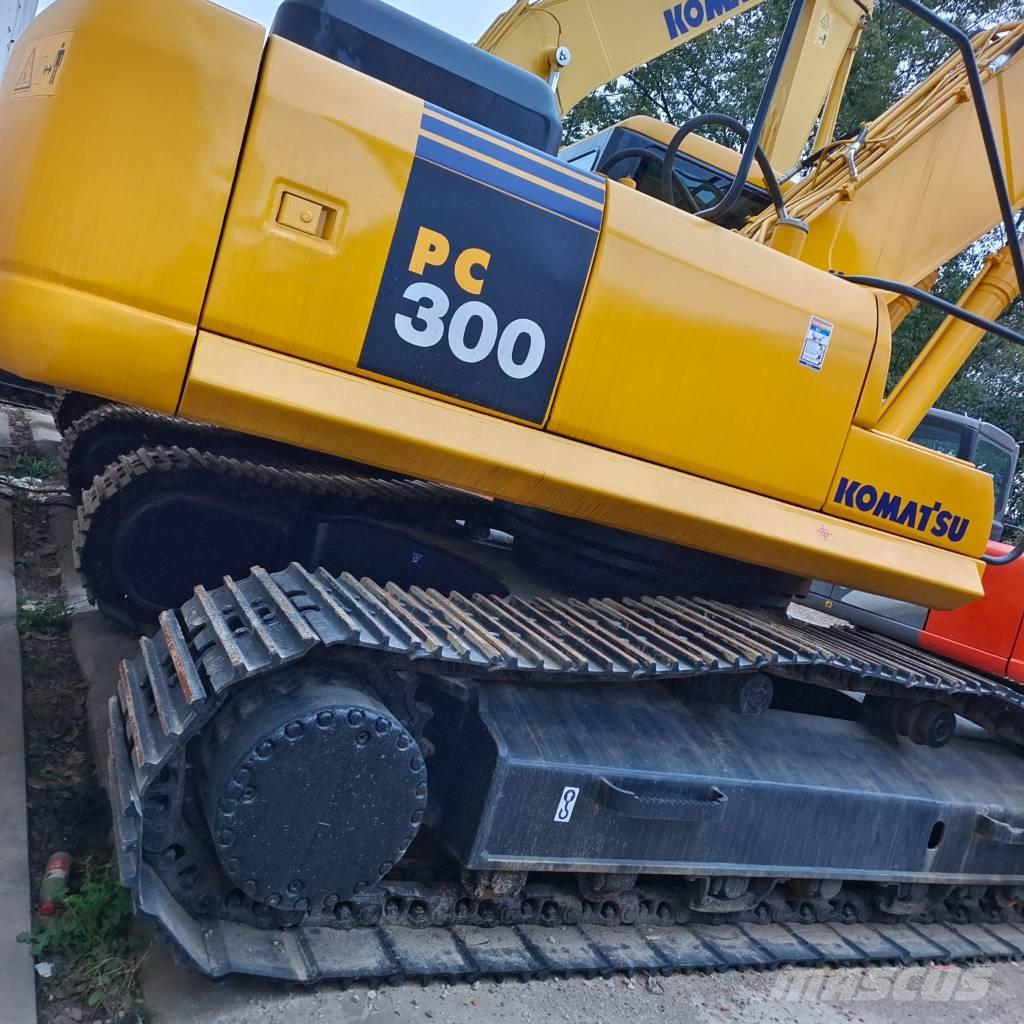 Komatsu PC300-7 Гусеничные экскаваторы