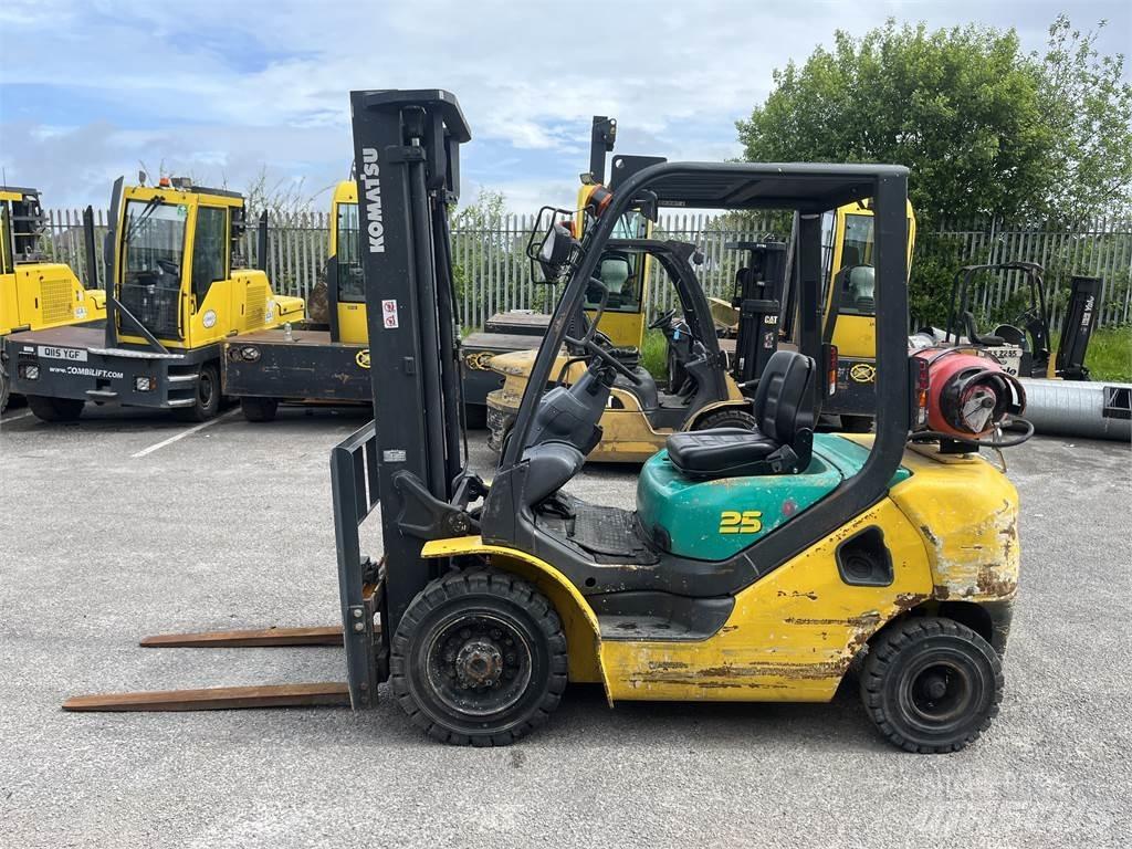 Komatsu FG25HT-16R Газовые погрузчики
