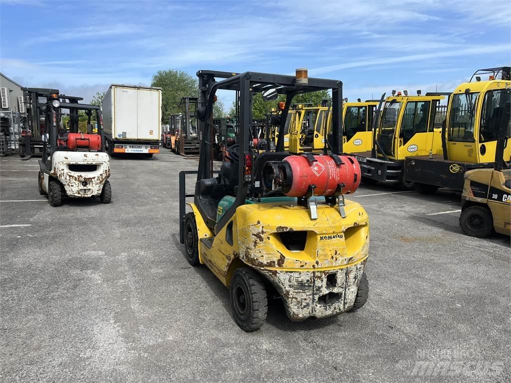 Komatsu FG25HT-16R Газовые погрузчики