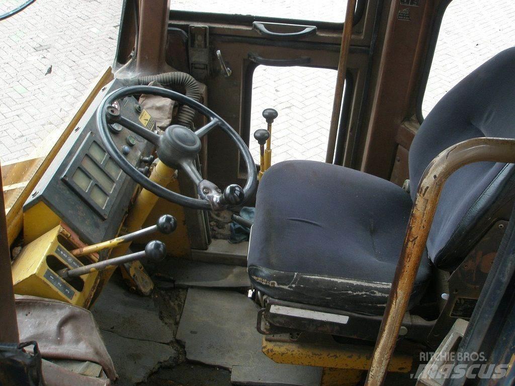 Komatsu W40-2 Фронтальные погрузчики