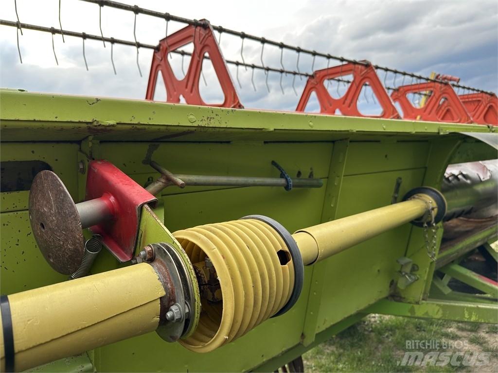 CLAAS Mega 208 Зерноуборочные комбайны