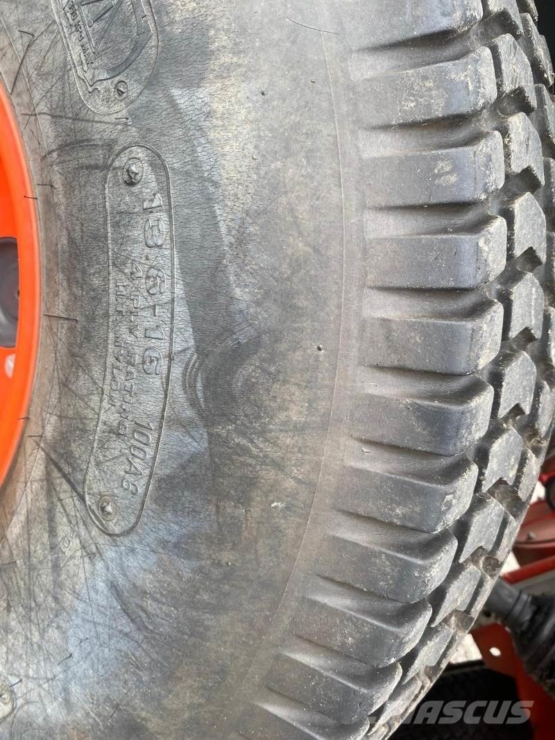 Kubota ST 401-C Коммунальные тракторы