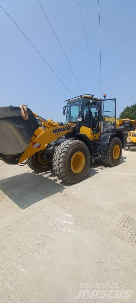 Komatsu WA270-8 Фронтальные погрузчики